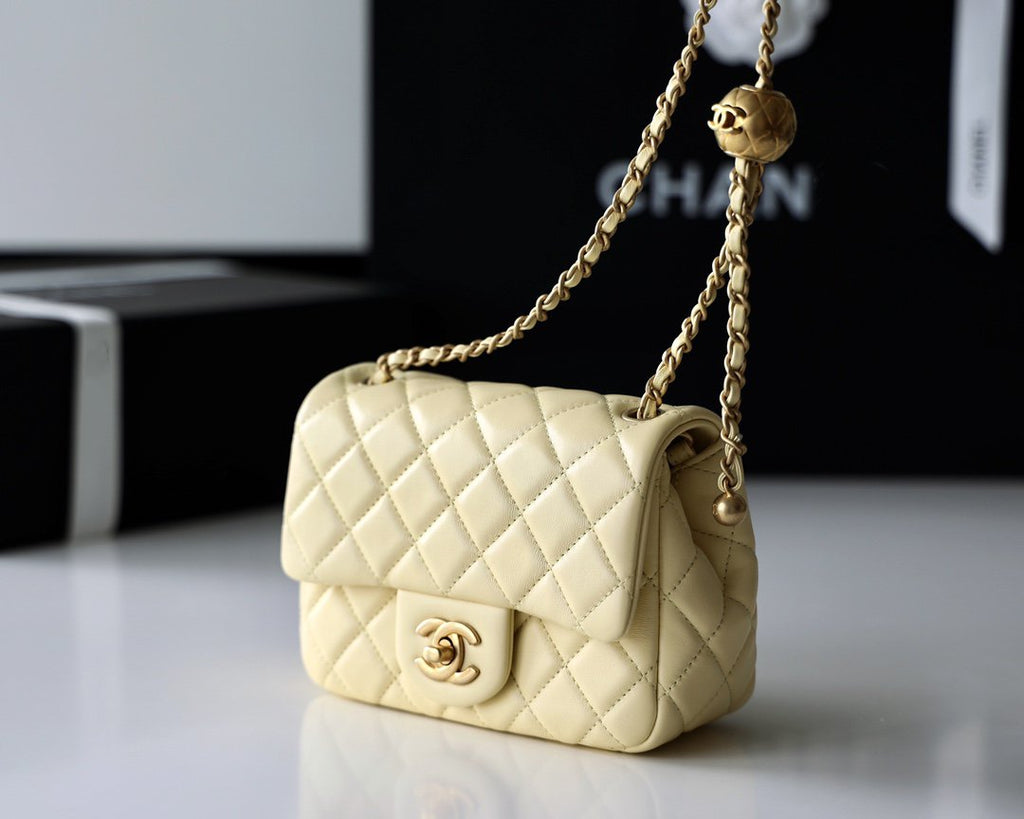 CHANEL FLAP BAG 17CM YELLOW LAMBSKIN GOLD HARDWARE