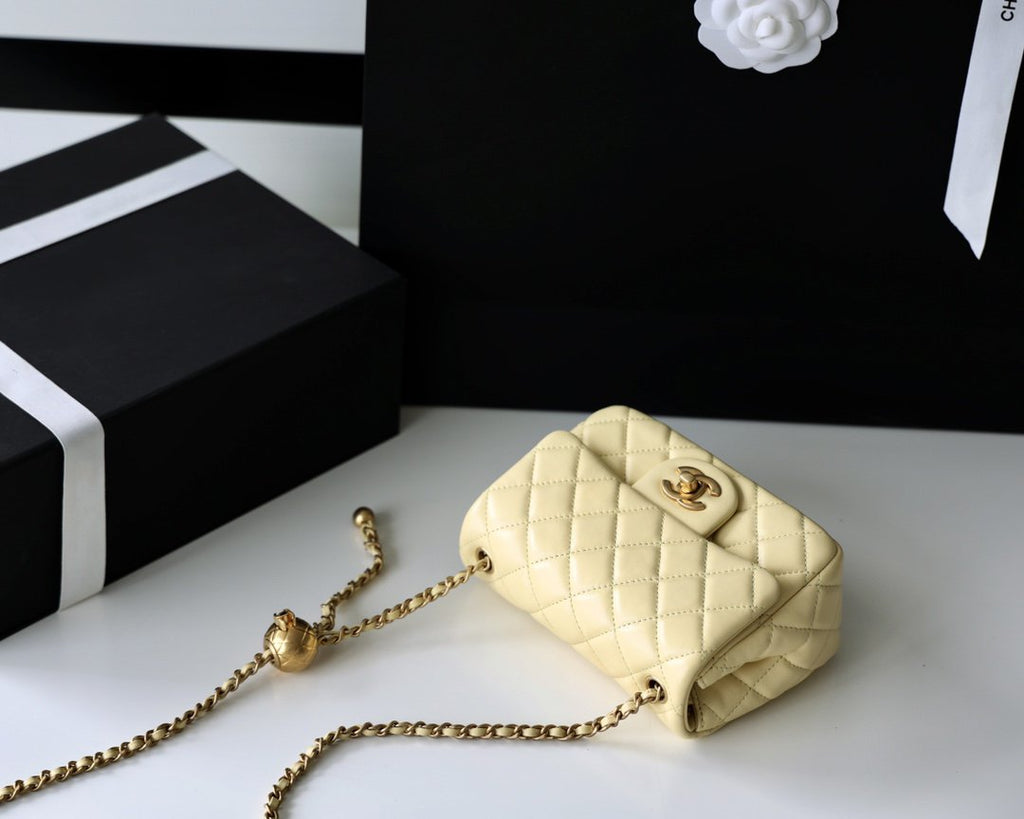 CHANEL FLAP BAG 17CM YELLOW LAMBSKIN GOLD HARDWARE