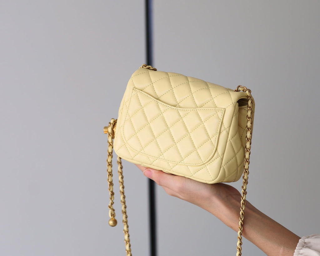 CHANEL FLAP BAG 17CM YELLOW LAMBSKIN GOLD HARDWARE