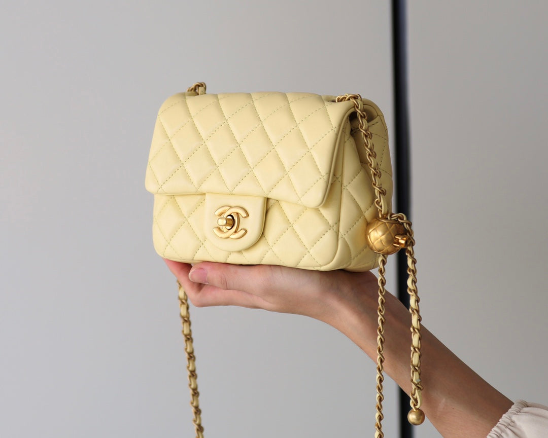 CHANEL FLAP BAG 17CM YELLOW LAMBSKIN GOLD HARDWARE