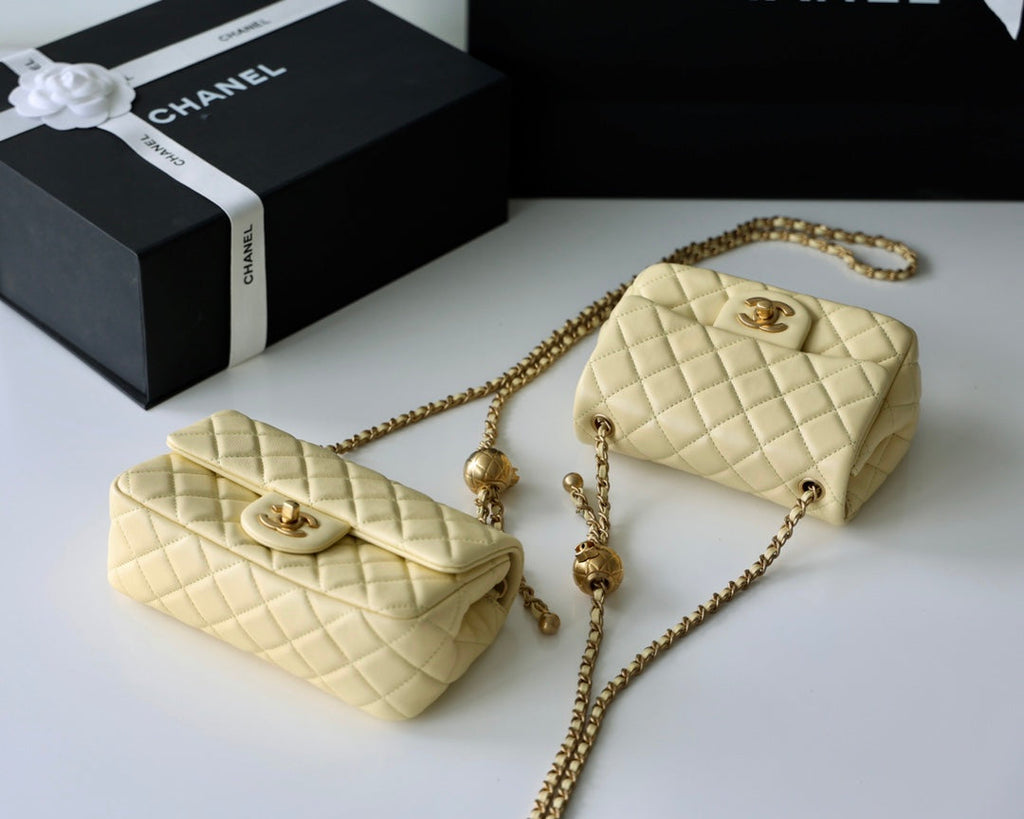 CHANEL FLAP BAG 17CM YELLOW LAMBSKIN GOLD HARDWARE