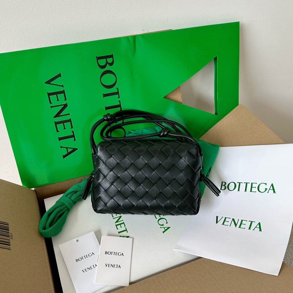 BOTTEGA VENETA BV LOOP MINI 17CM BLACK CALFSKIN
