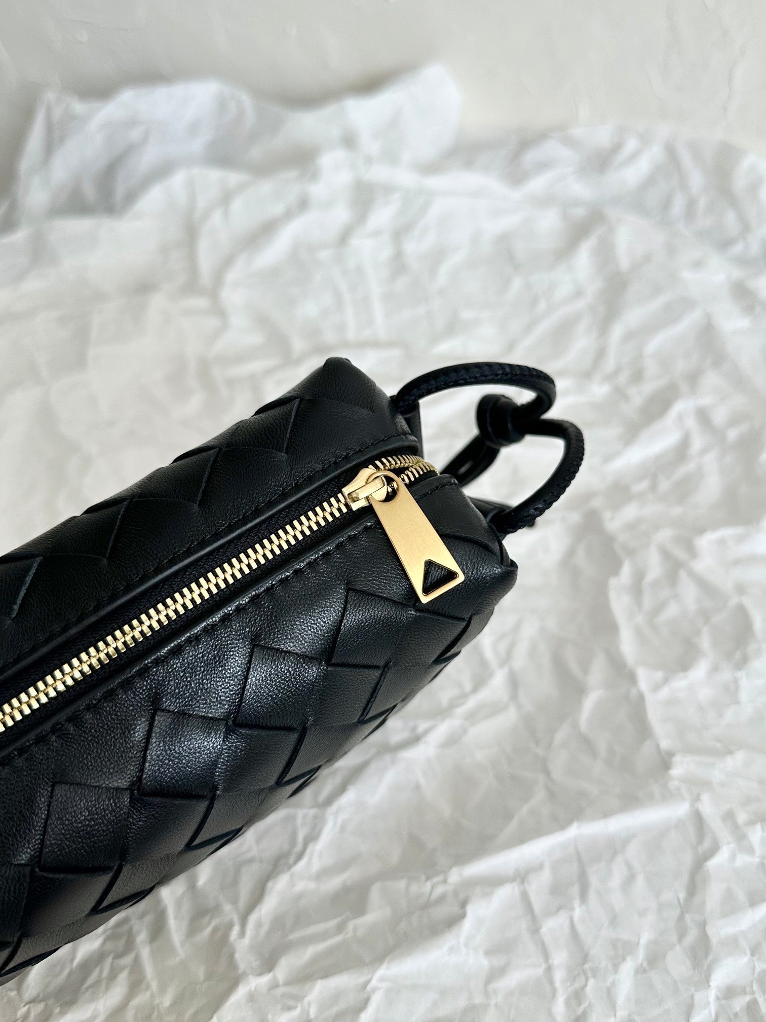 BOTTEGA VENETA BV LOOP MINI 17CM BLACK CALFSKIN