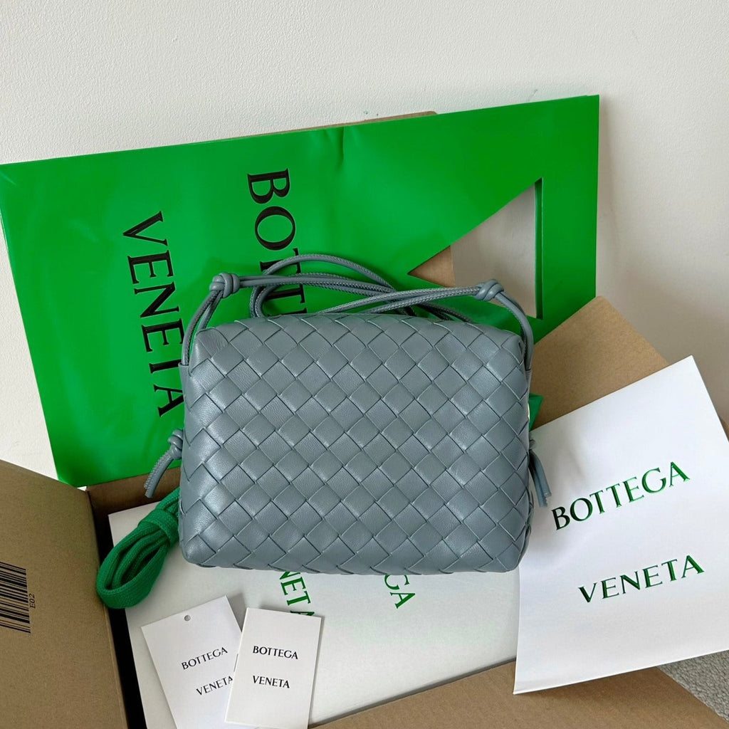 BOTTEGA VENETA BV LOOP SMALL 23CM GREY CALFSKIN