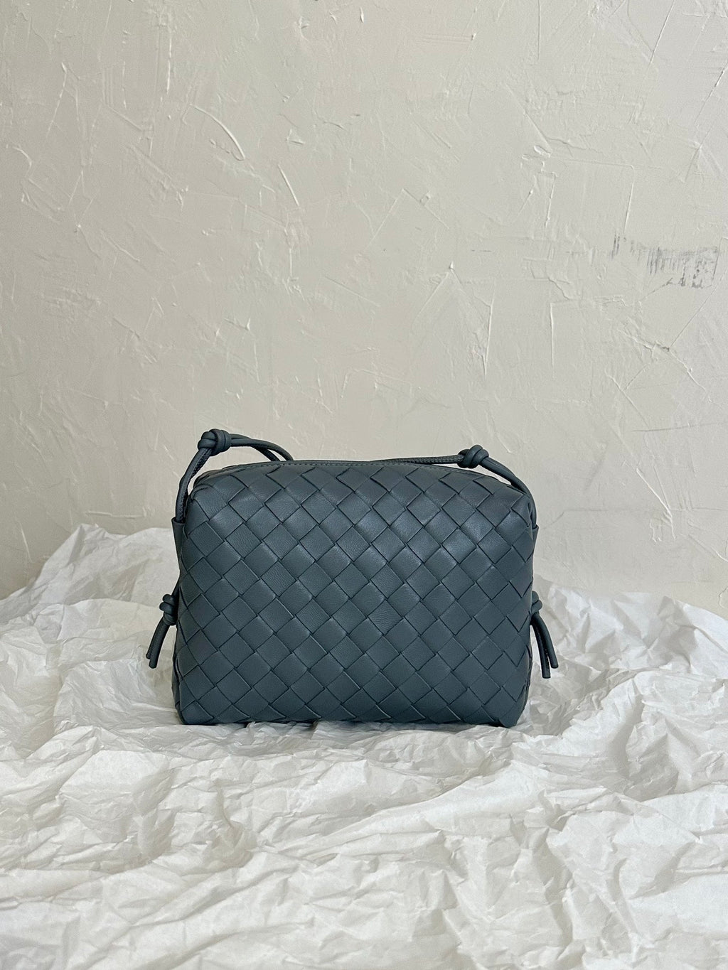 BOTTEGA VENETA BV LOOP SMALL 23CM GREY CALFSKIN
