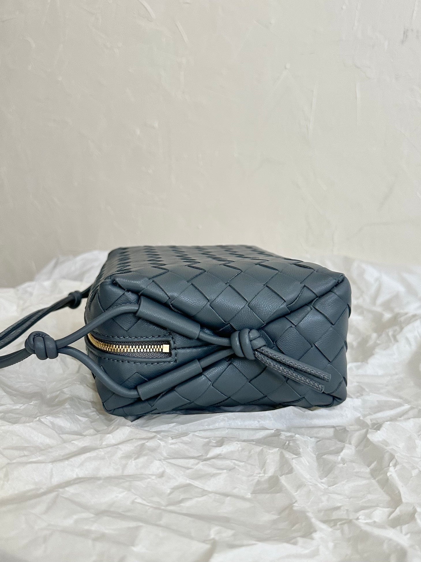 BOTTEGA VENETA BV LOOP SMALL 23CM GREY CALFSKIN