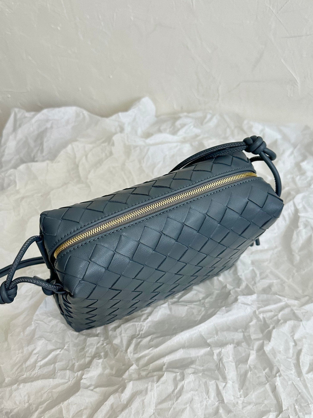 BOTTEGA VENETA BV LOOP SMALL 23CM GREY CALFSKIN