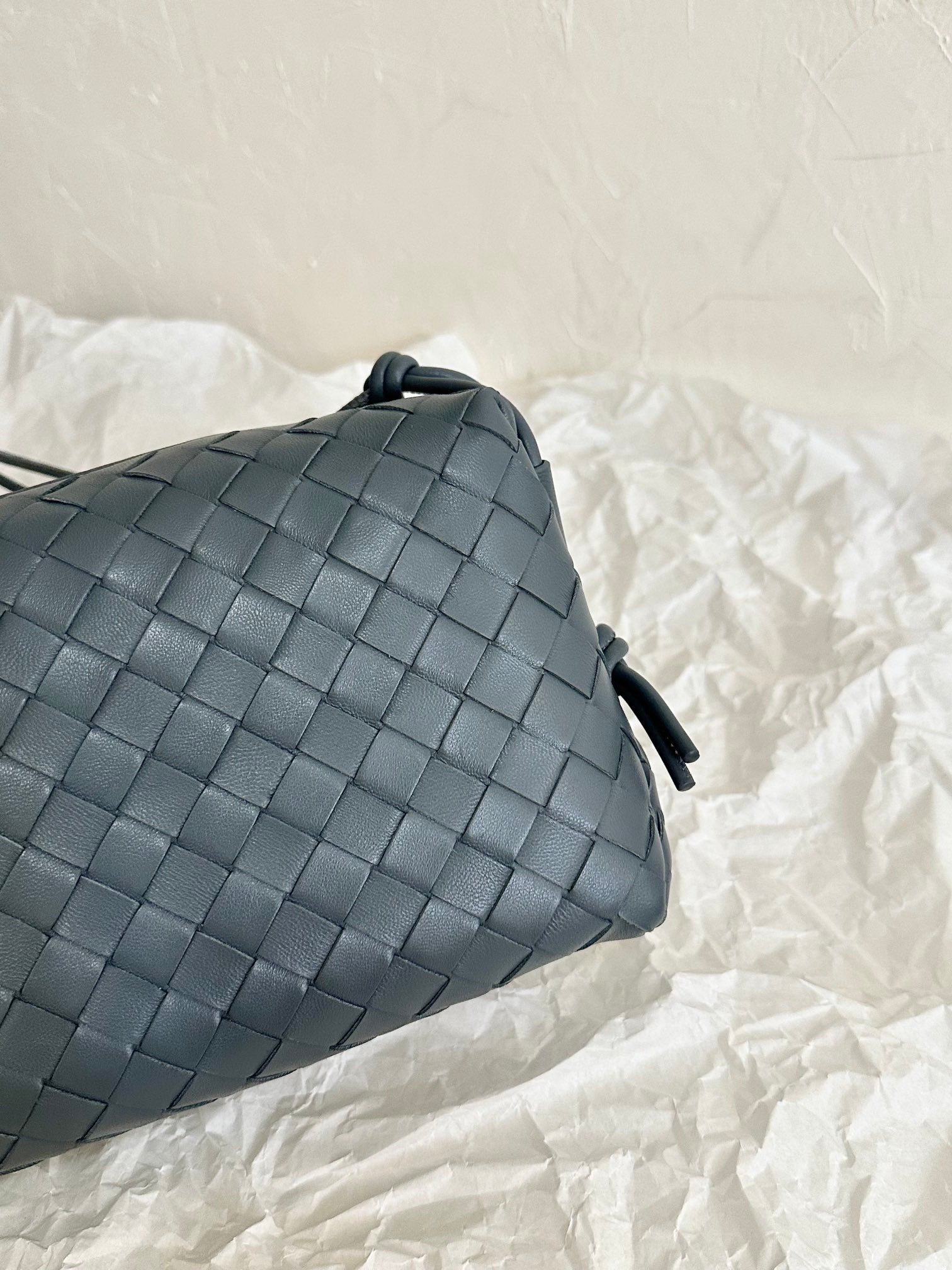 BOTTEGA VENETA BV LOOP SMALL 23CM GREY CALFSKIN