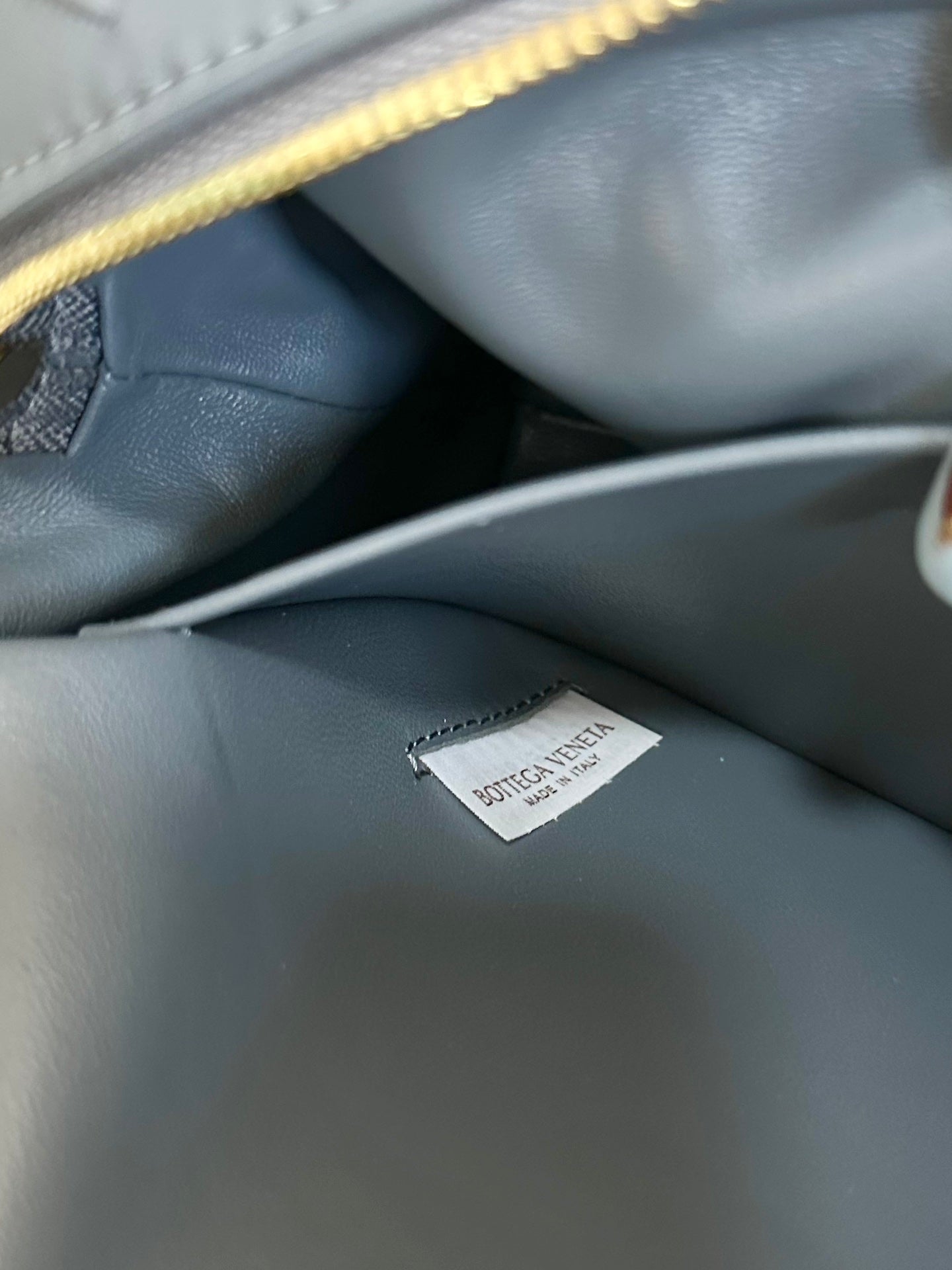 BOTTEGA VENETA BV LOOP SMALL 23CM GREY CALFSKIN