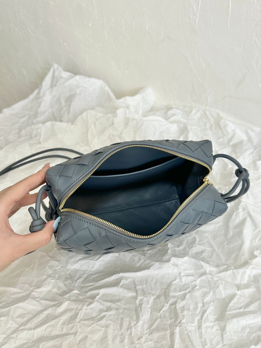 BOTTEGA VENETA BV LOOP SMALL 23CM GREY CALFSKIN