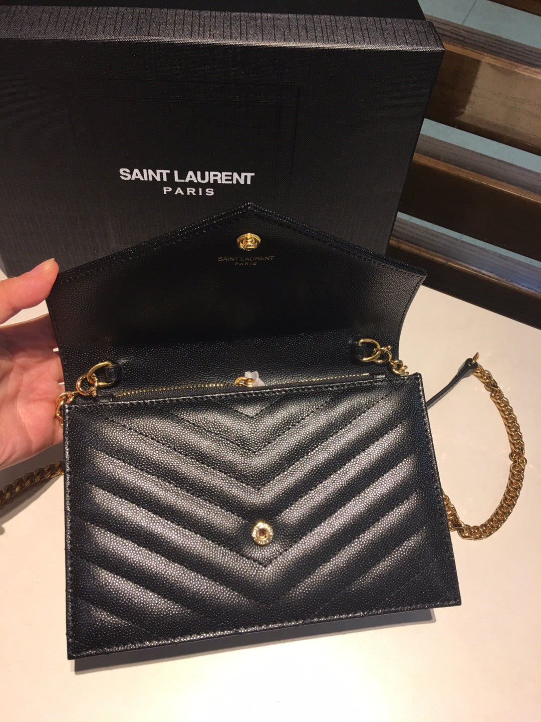 SAINT LAURENT AVIAR 19 CHAIN BAG IN BLACK CALFSKIN