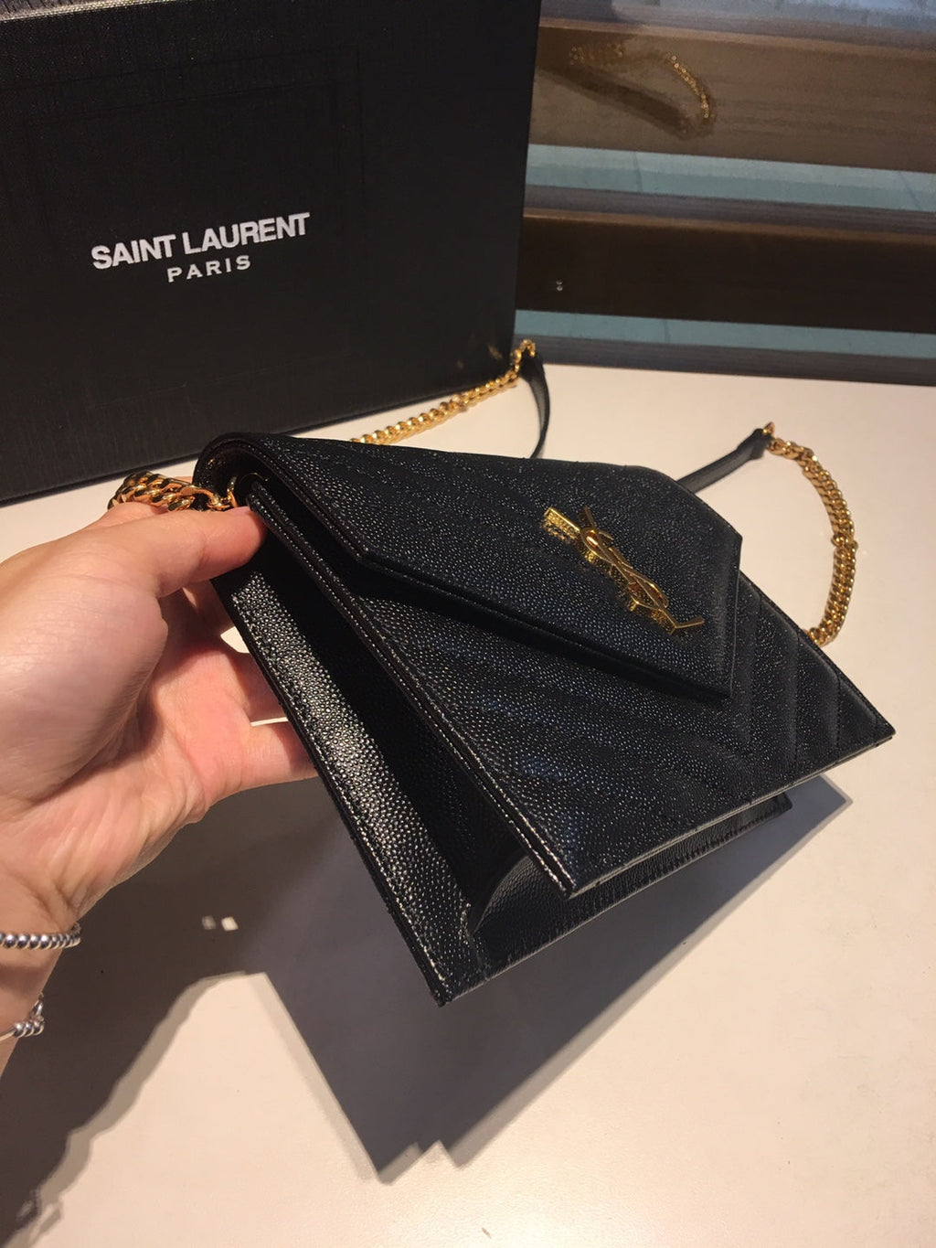 SAINT LAURENT AVIAR 19 CHAIN BAG IN BLACK CALFSKIN