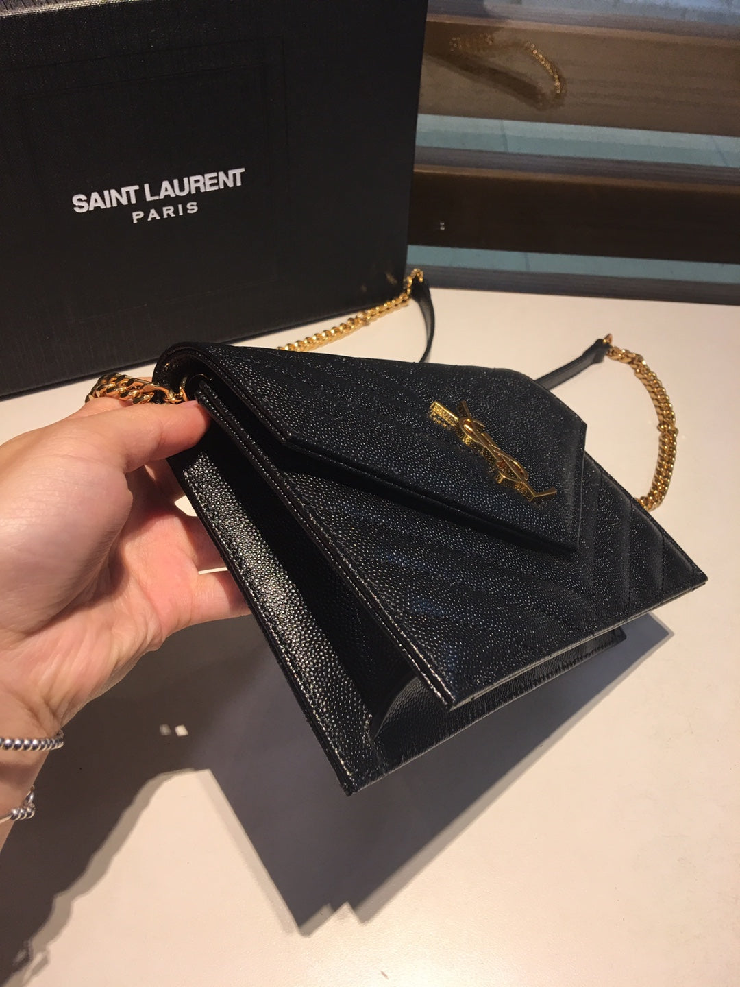 SAINT LAURENT AVIAR 19 CHAIN BAG IN BLACK CALFSKIN