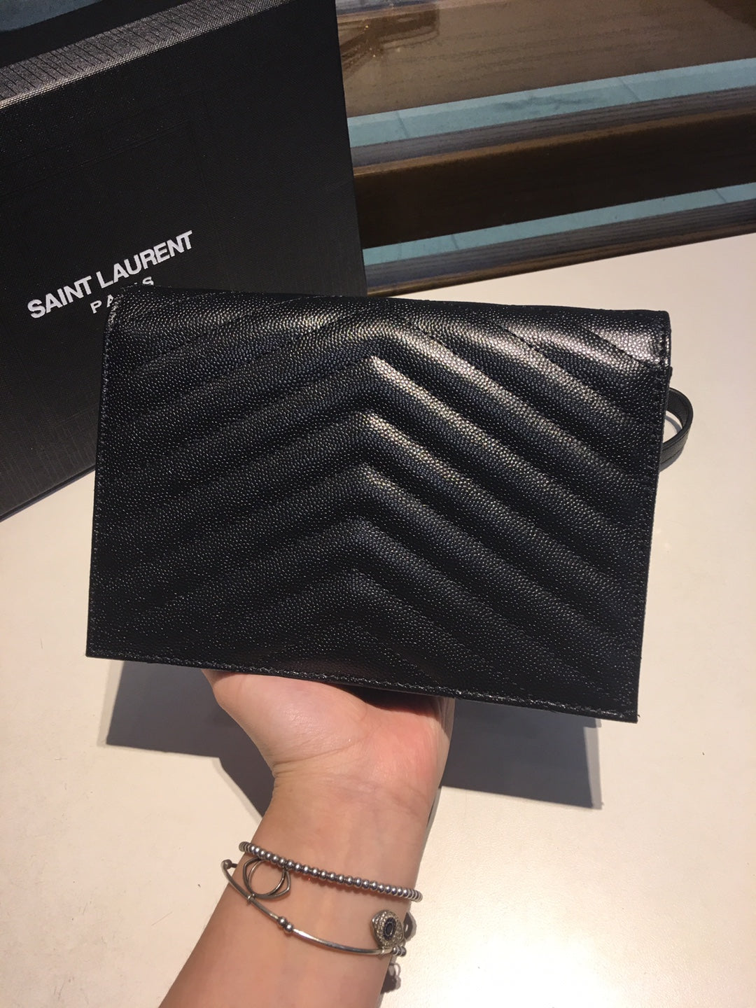 SAINT LAURENT AVIAR 19 CHAIN BAG IN BLACK CALFSKIN