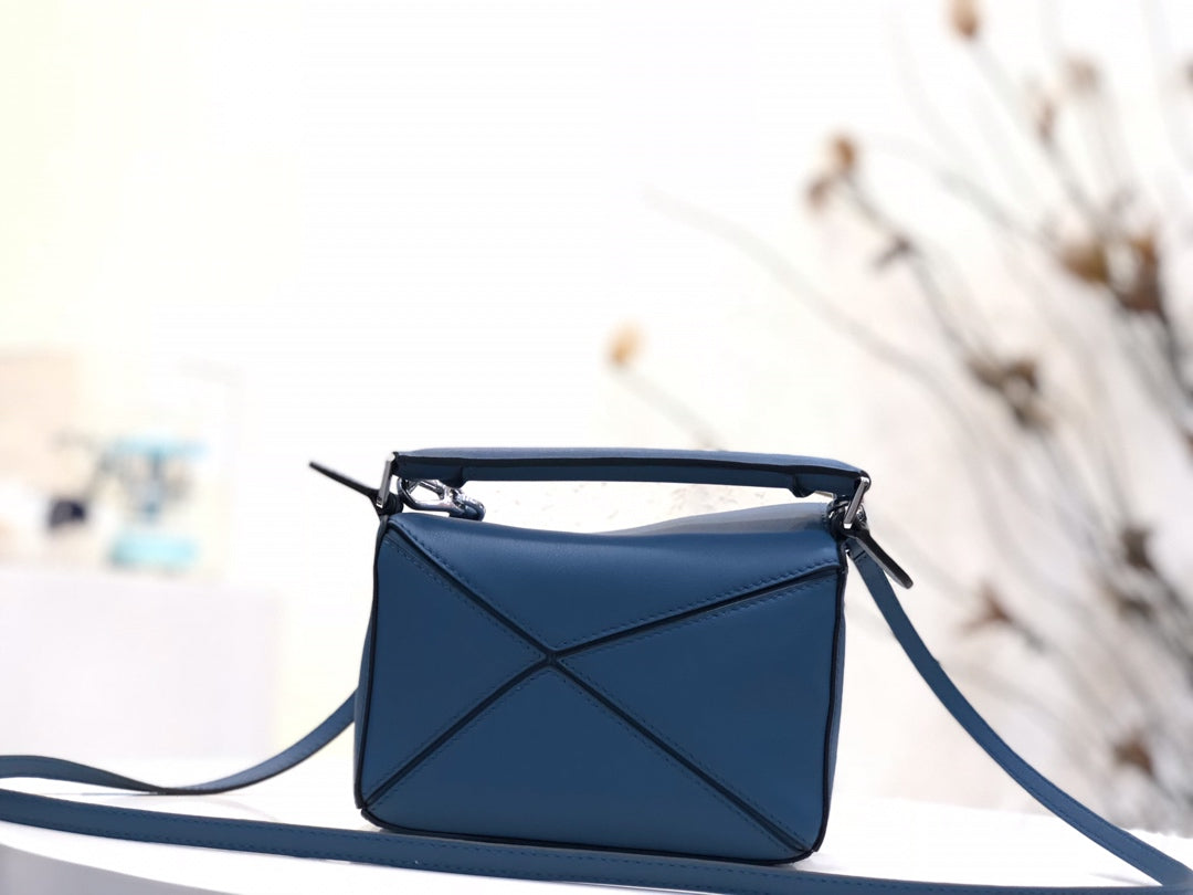 LOEWE LOE MINI 18 PUZZLE BAG IN NAVY BLUE CALFSKIN
