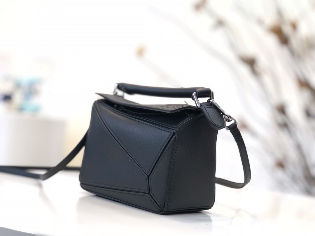 LOEWE LOE MINI 18 PUZZLE BAG IN BLACK CALFSKIN