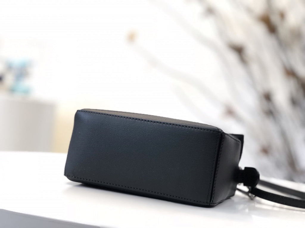 LOEWE LOE MINI 18 PUZZLE BAG IN BLACK CALFSKIN