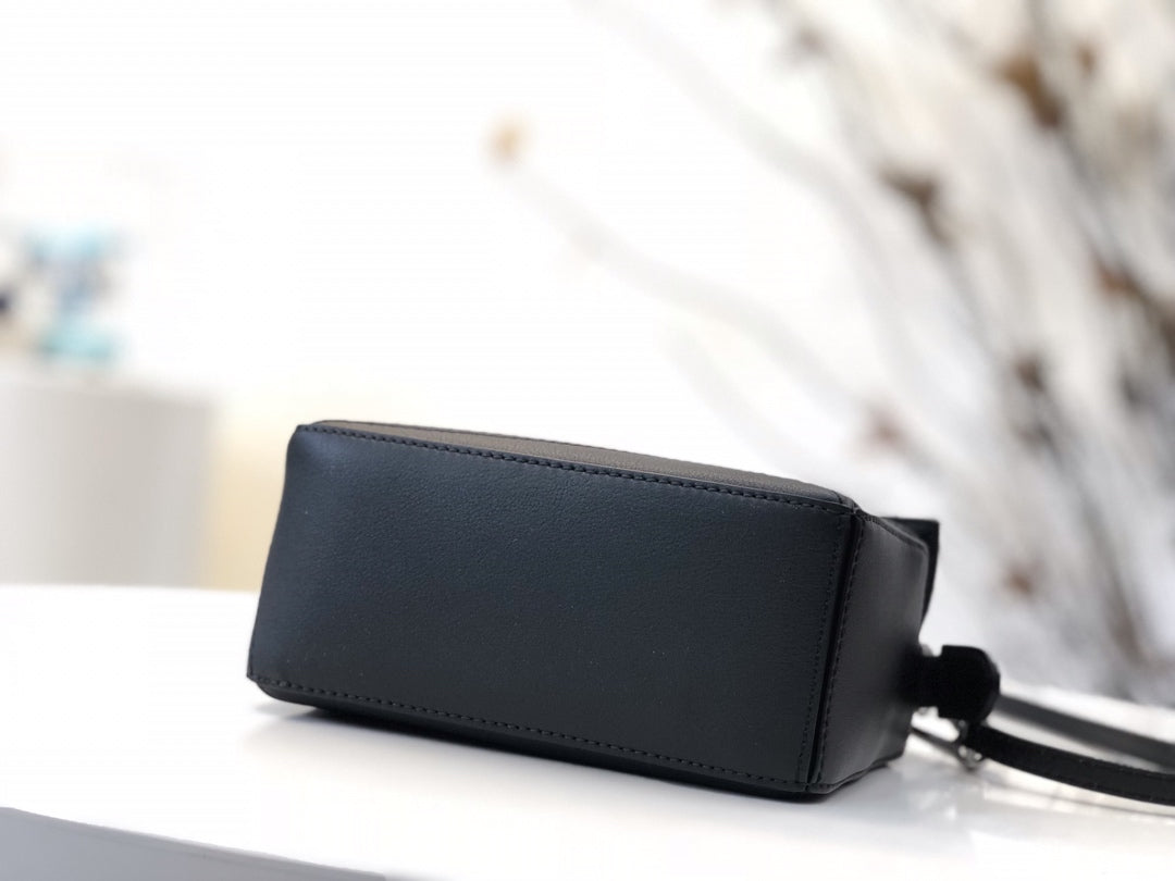 LOEWE LOE MINI 18 PUZZLE BAG IN BLACK CALFSKIN