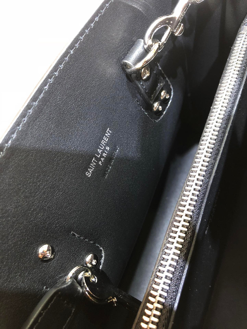 SAINT LAURENT SAC DE 26 HANDBAG BLACK CALFSKIN