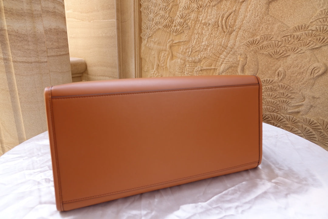 FENDI Fend Sunshine Large Bag 40.5 Tan Leather