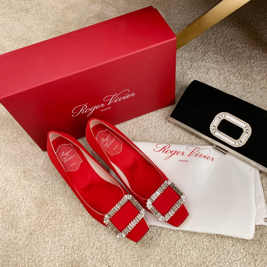 TROMPETTE PUMPS IN RED SILK CRYSTAL BUCKLE