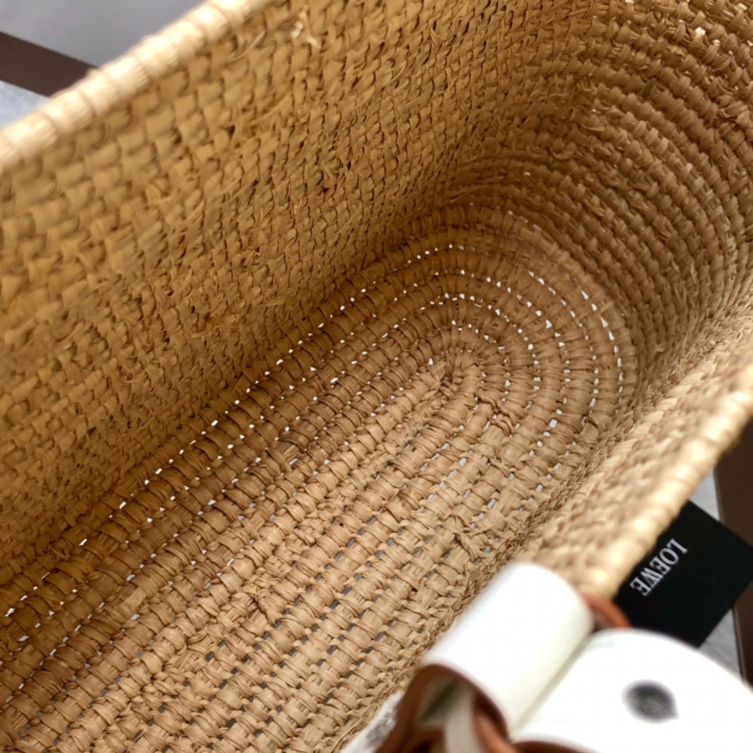LOEWE LOE SQUARE BASKET BAG 28 IN NATURAL RAFFIA AND WHITE CALFSKIN