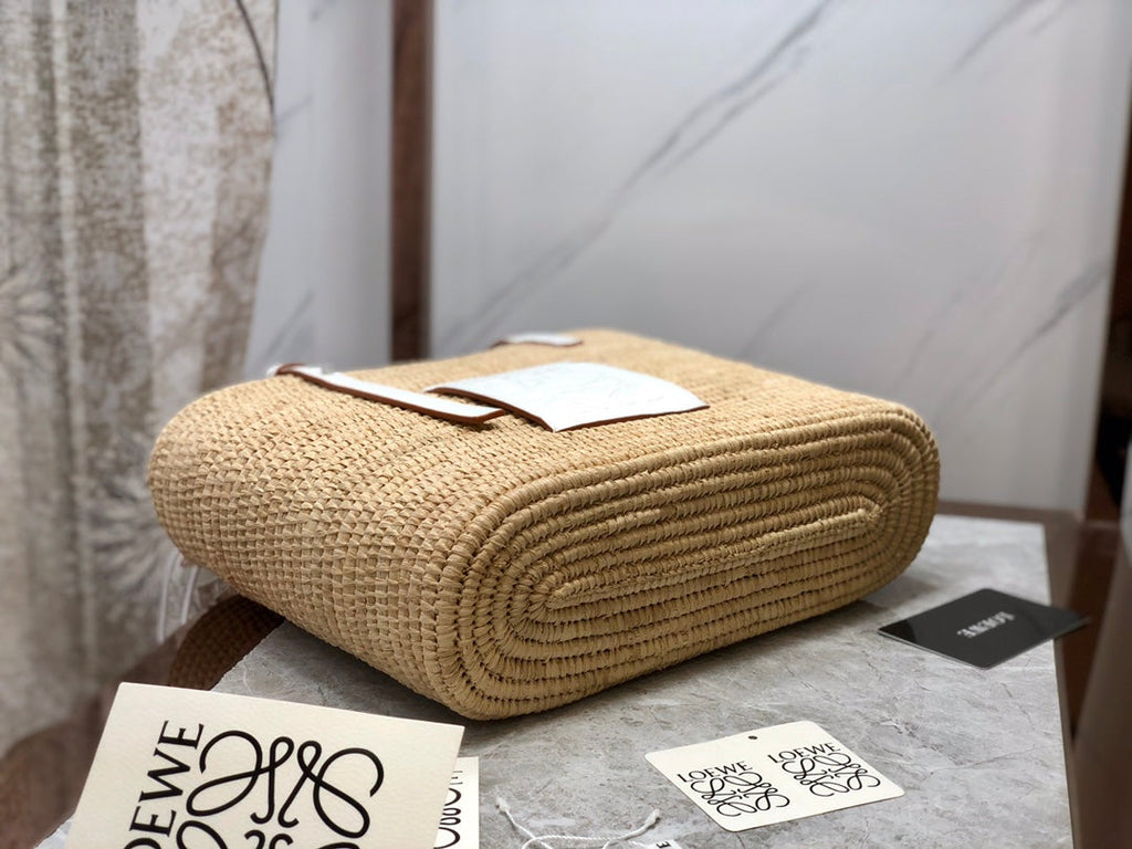 LOEWE LOE SQUARE BASKET BAG 28 IN NATURAL RAFFIA AND WHITE CALFSKIN