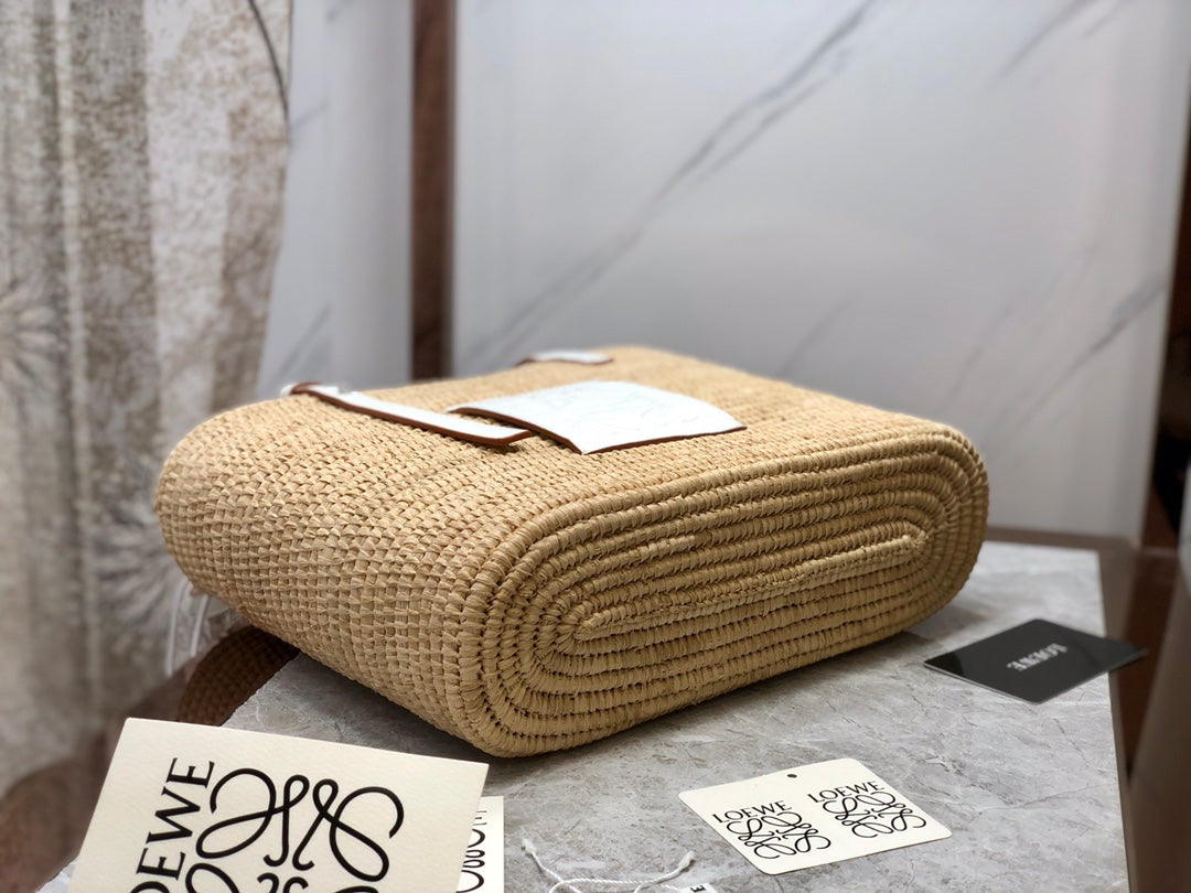 LOEWE LOE SQUARE BASKET BAG 28 IN NATURAL RAFFIA AND WHITE CALFSKIN