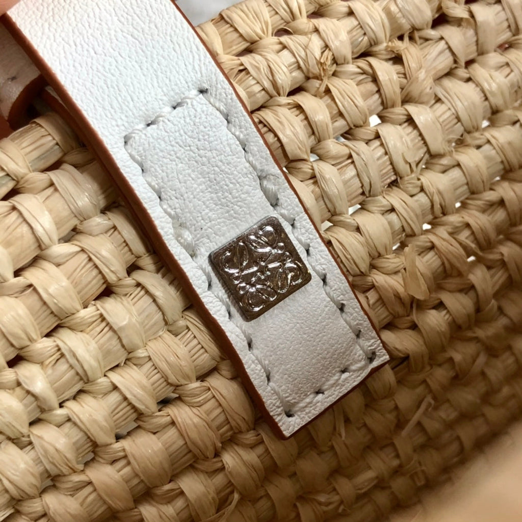 LOEWE LOE SQUARE BASKET BAG 28 IN NATURAL RAFFIA AND WHITE CALFSKIN