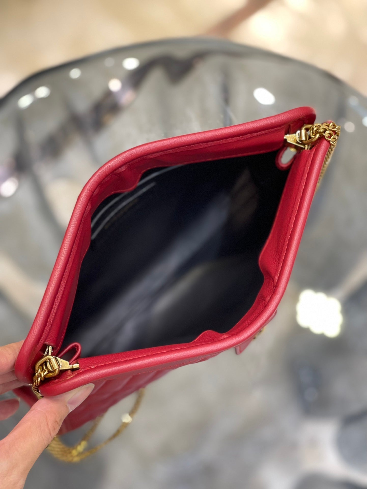 SAINT LAURENT VICTOIRE 25 RED LAMBSKIN GOLD HARDWARE