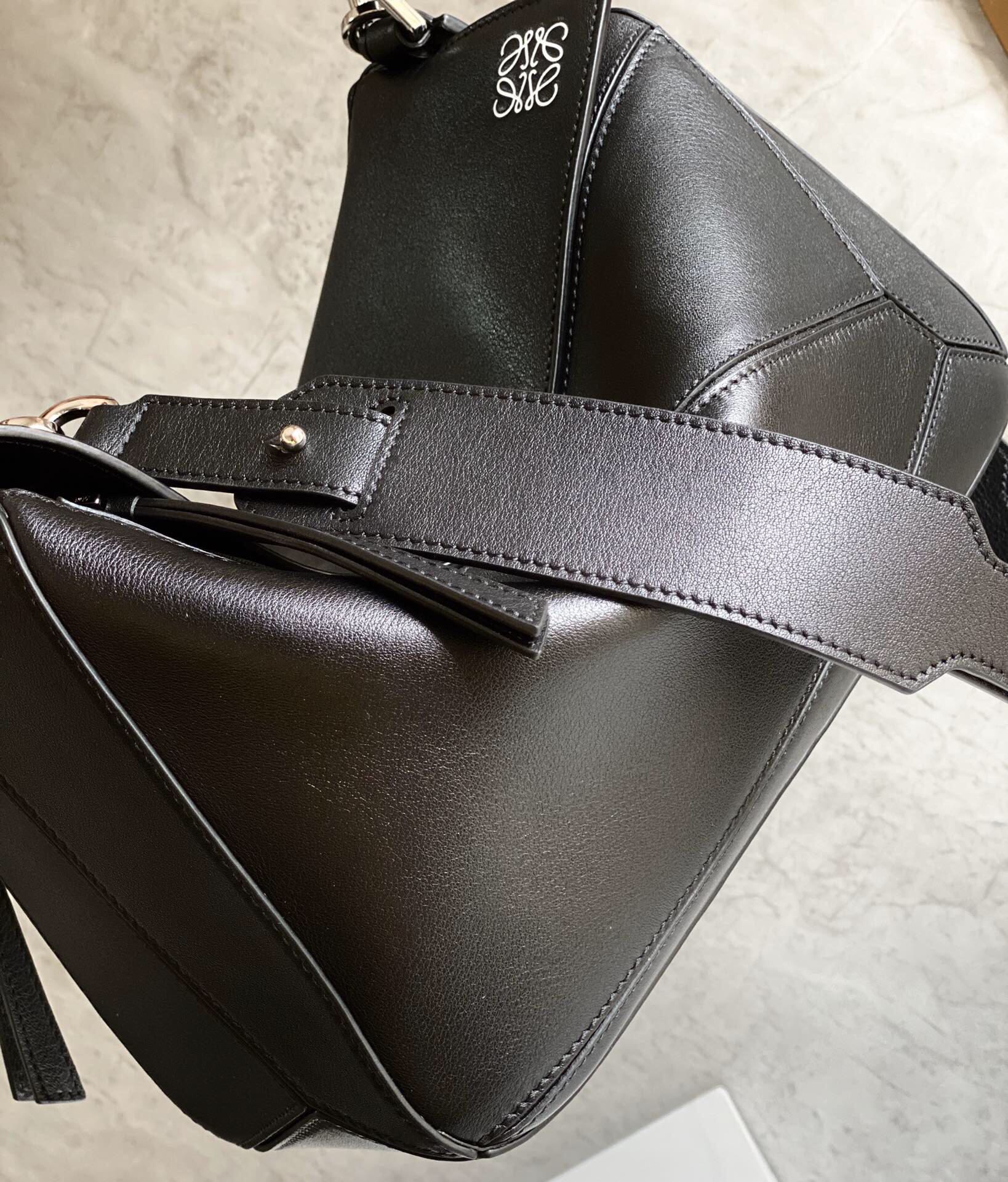 LOEWE MEDIUM 29 PUZZLE BAG IN BLACK SOFT GRAINED CALFSKIN