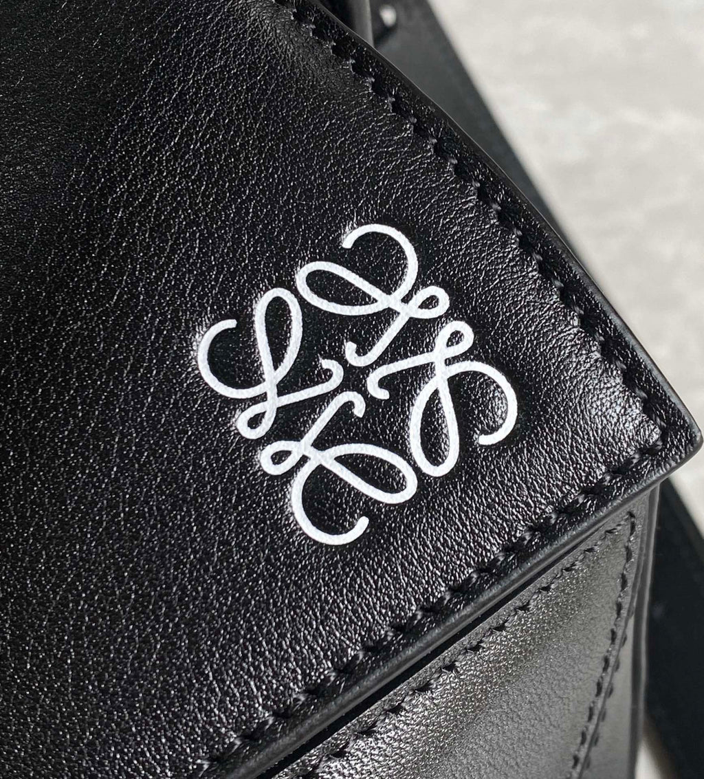 LOEWE MEDIUM 29 PUZZLE BAG IN BLACK SOFT GRAINED CALFSKIN