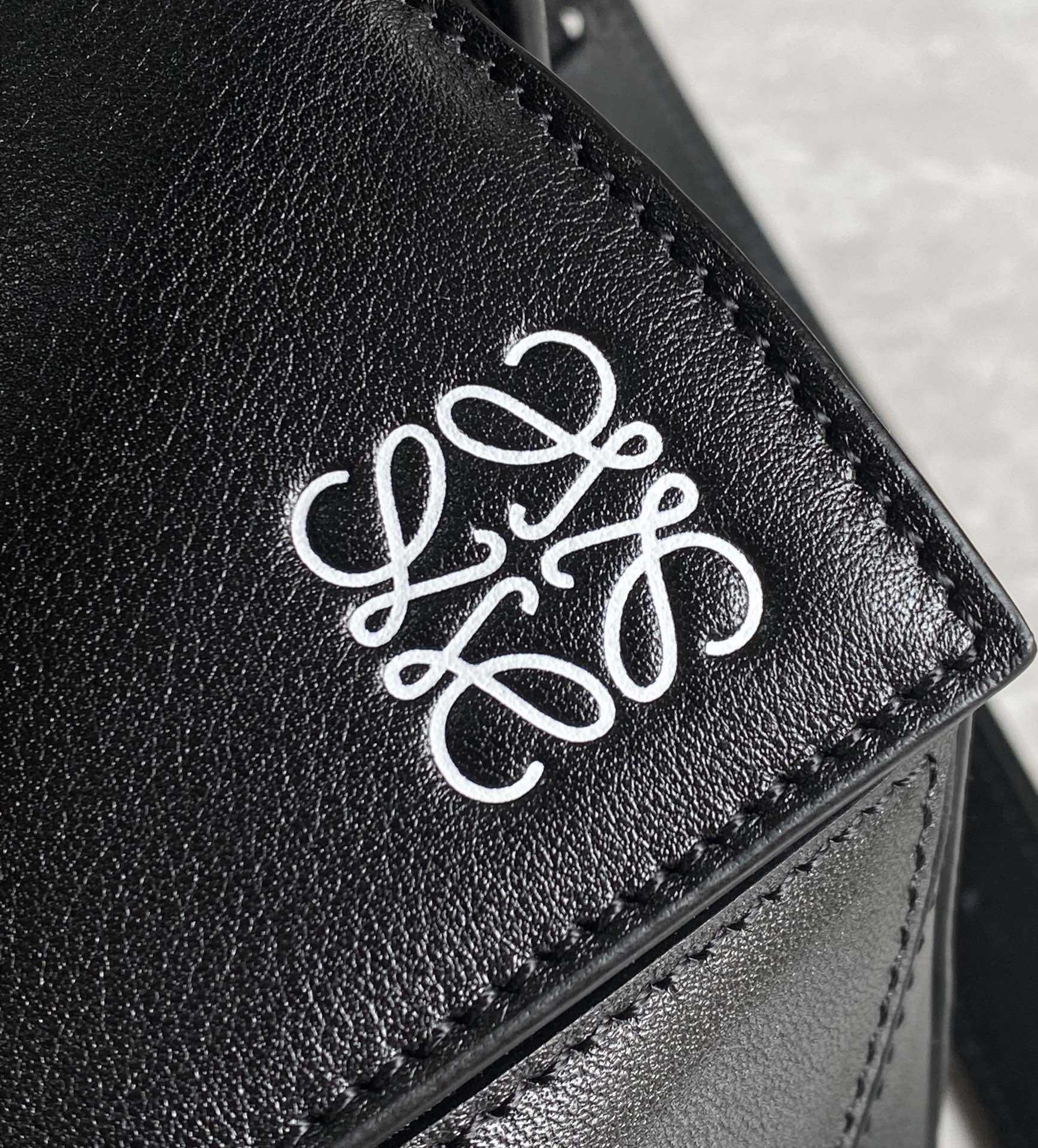 LOEWE MEDIUM 29 PUZZLE BAG IN BLACK SOFT GRAINED CALFSKIN