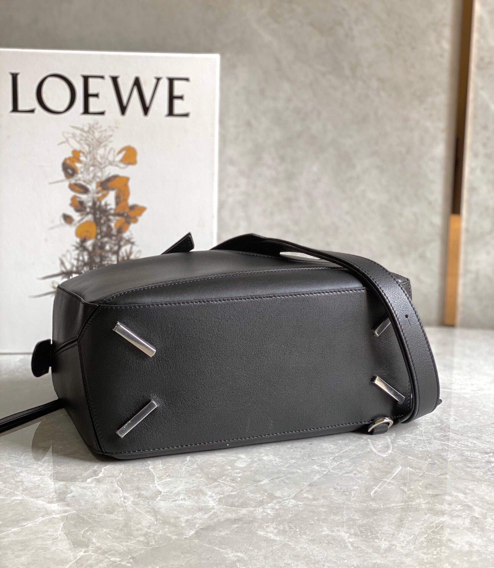 LOEWE MEDIUM 29 PUZZLE BAG IN BLACK SOFT GRAINED CALFSKIN
