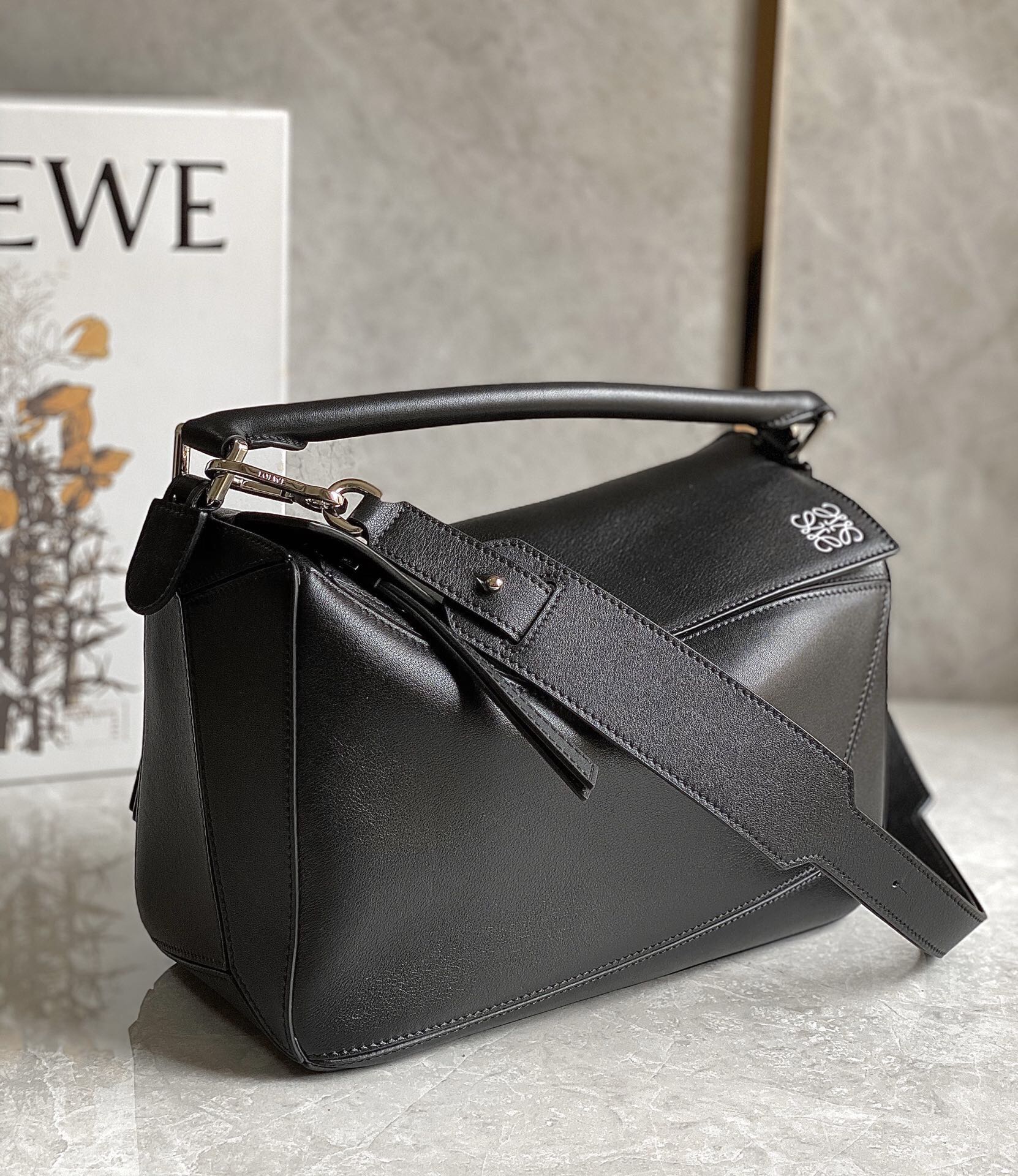 LOEWE MEDIUM 29 PUZZLE BAG IN BLACK SOFT GRAINED CALFSKIN