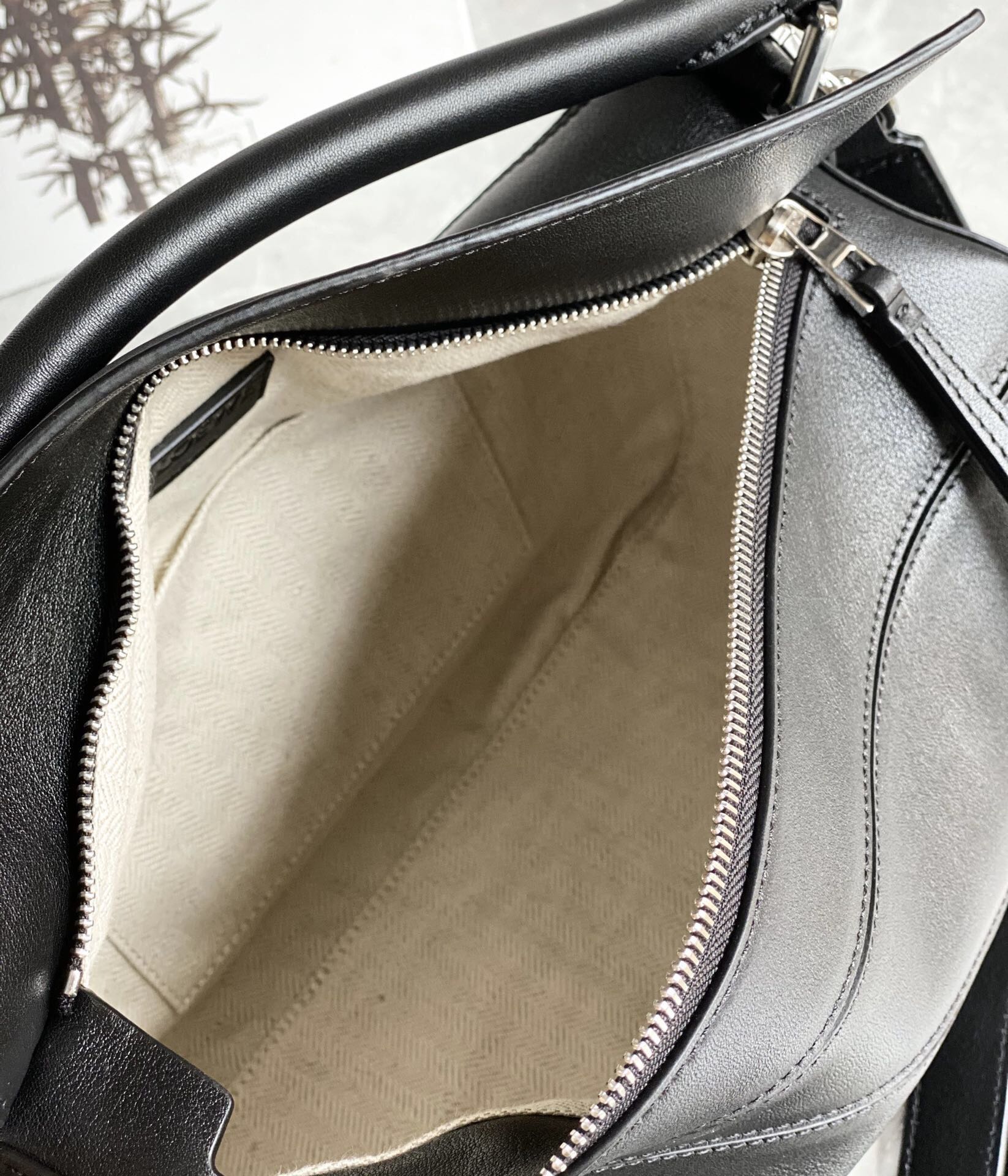 LOEWE MEDIUM 29 PUZZLE BAG IN BLACK SOFT GRAINED CALFSKIN