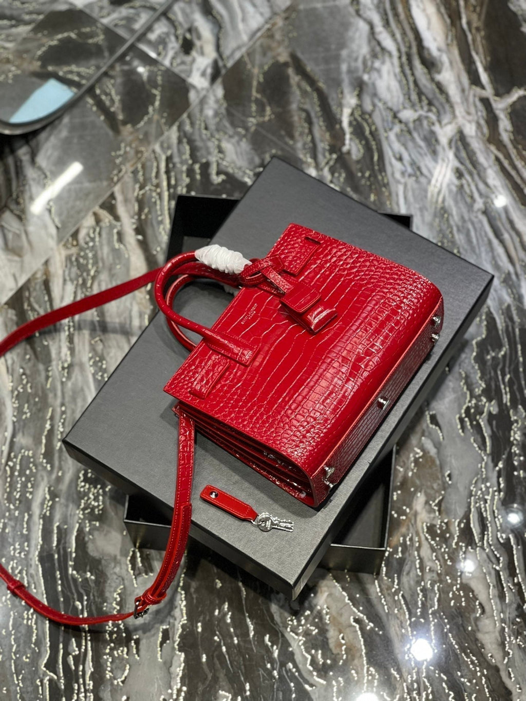 SAINT LAURENT SAC DE JOUR NANO 22 RED CALFSKIN GOLD HARDWARE