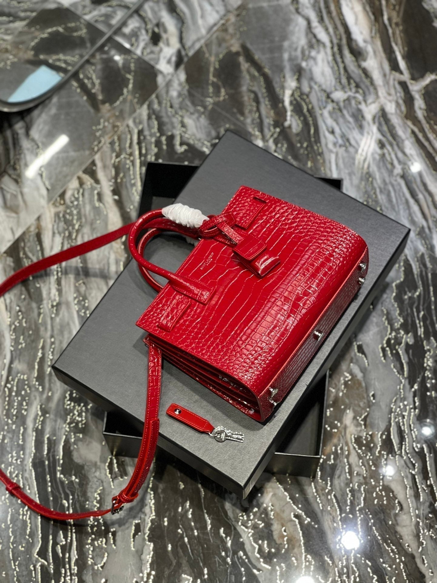 SAINT LAURENT SAC DE JOUR NANO 22 RED CALFSKIN GOLD HARDWARE