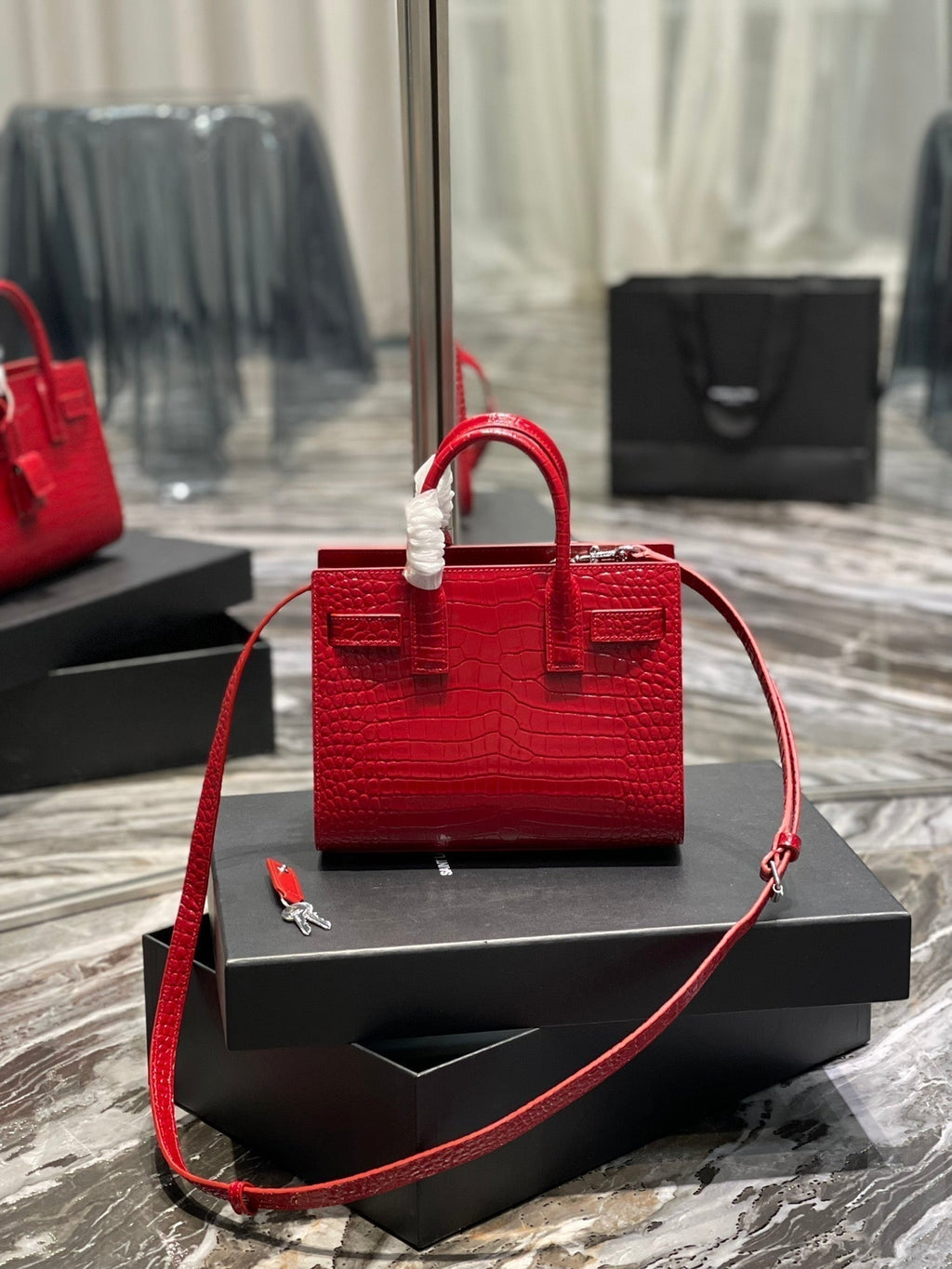 SAINT LAURENT SAC DE JOUR NANO 22 RED CALFSKIN GOLD HARDWARE