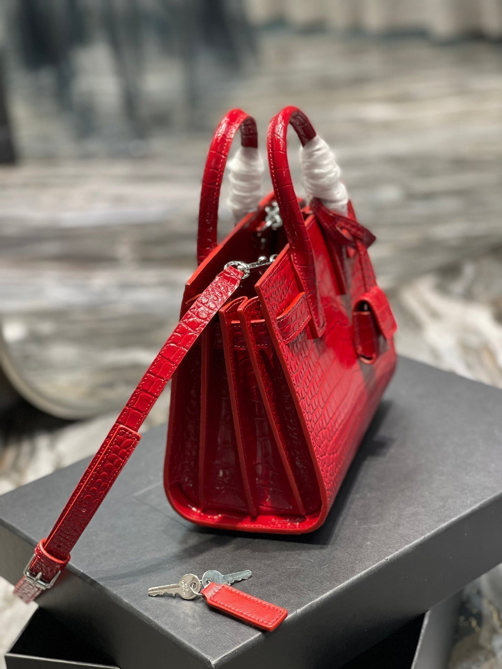 SAINT LAURENT SAC DE JOUR NANO 22 RED CALFSKIN GOLD HARDWARE