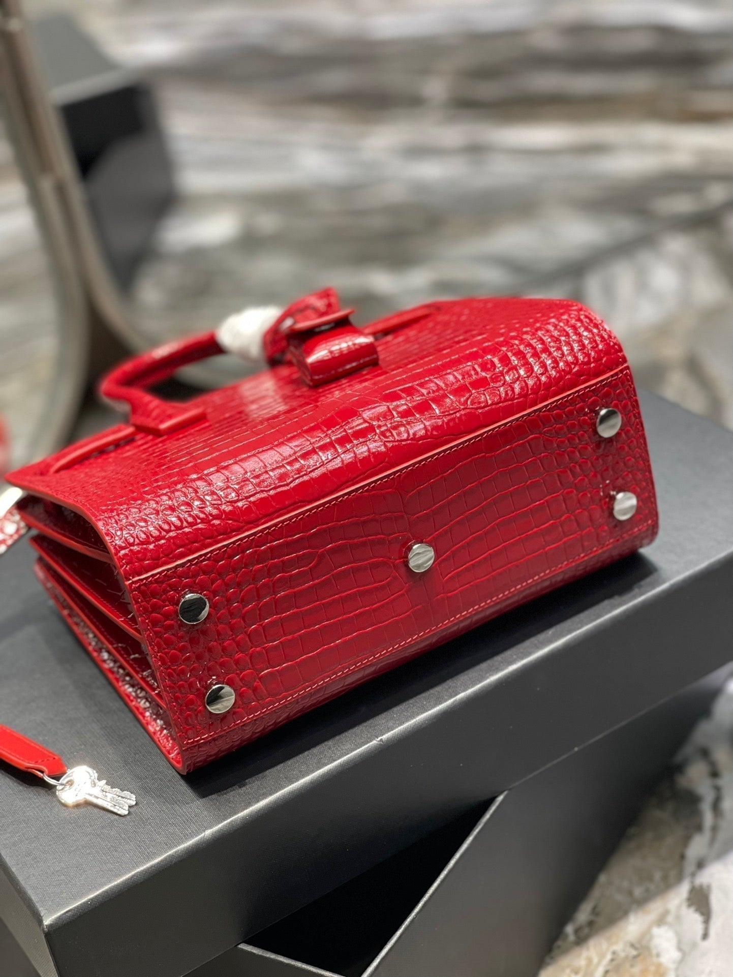 SAINT LAURENT SAC DE JOUR NANO 22 RED CALFSKIN GOLD HARDWARE