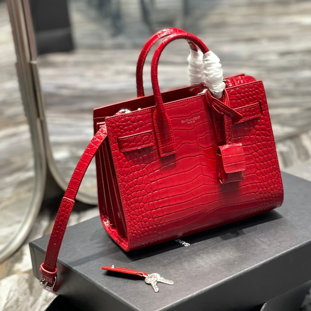 SAINT LAURENT SAC DE JOUR NANO 22 RED CALFSKIN GOLD HARDWARE