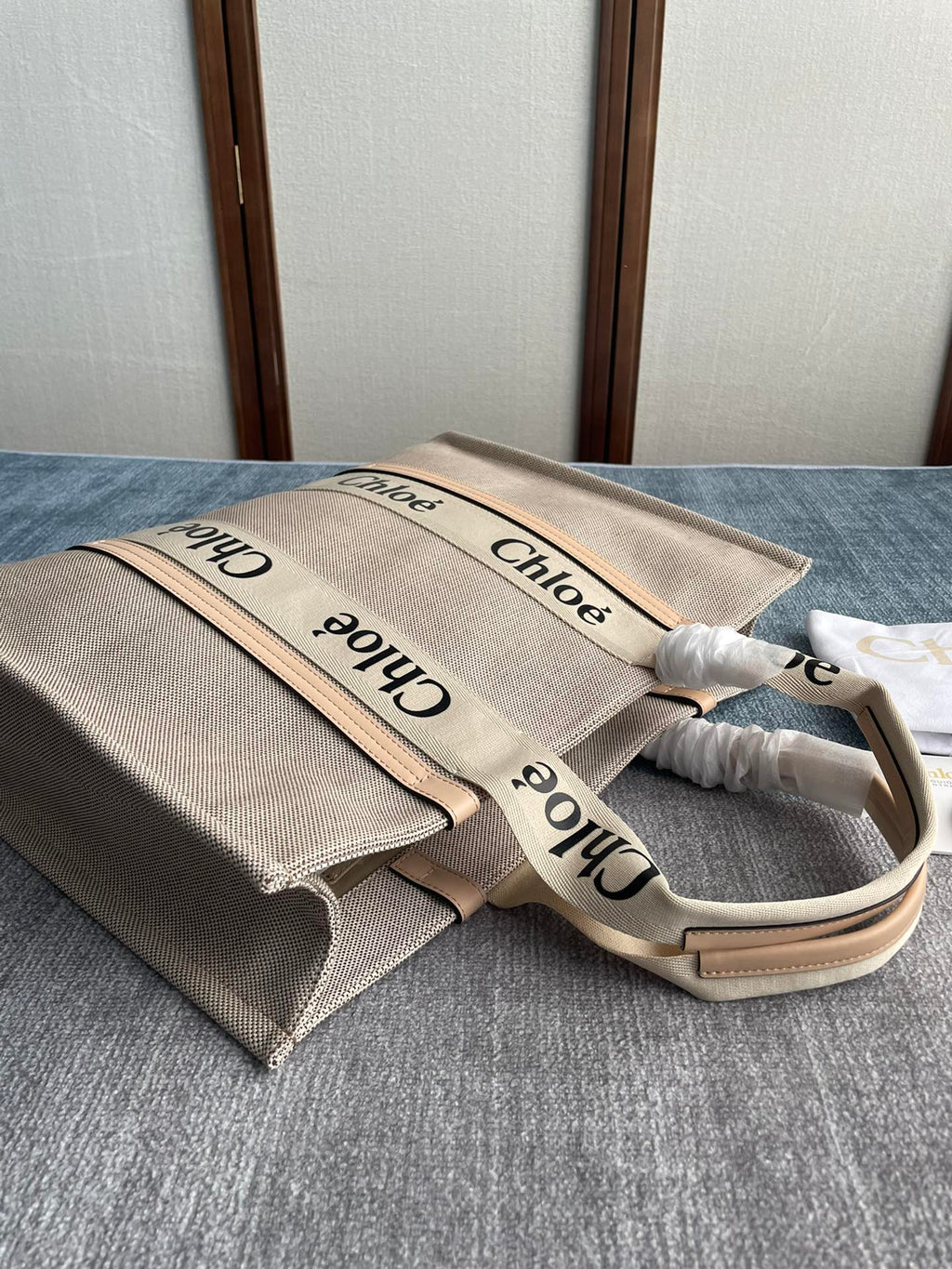 CHLOE LAGRE WOODY TOTE BAG 45 IN BEIGE LINEN CANVAS BLACK WEBBING LOGO EMBROIDER NUDE CALFSKIN