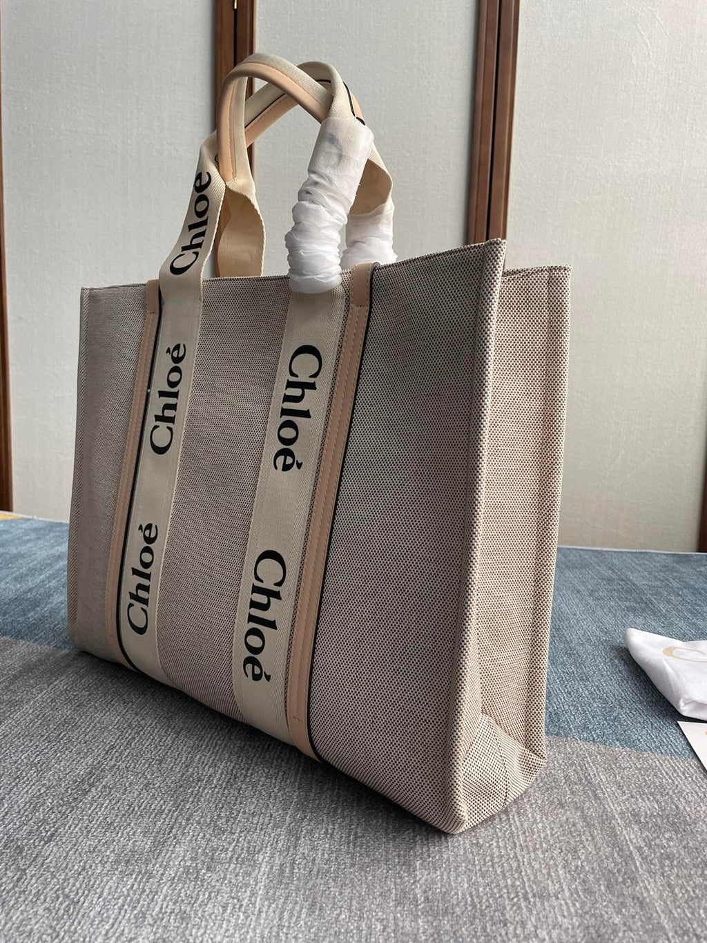 CHLOE LAGRE WOODY TOTE BAG 45 IN BEIGE LINEN CANVAS BLACK WEBBING LOGO EMBROIDER NUDE CALFSKIN