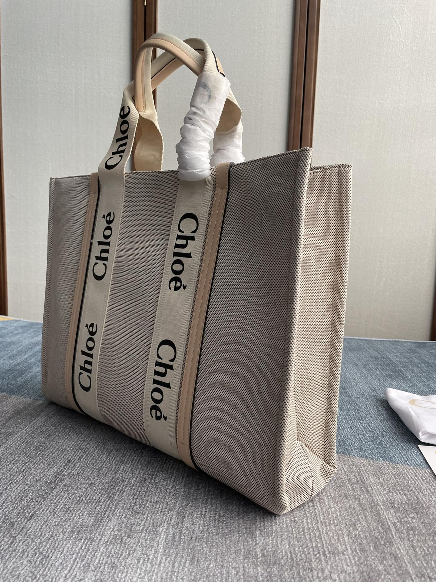 CHLOE LAGRE WOODY TOTE BAG 45 IN BEIGE LINEN CANVAS BLACK WEBBING LOGO EMBROIDER NUDE CALFSKIN