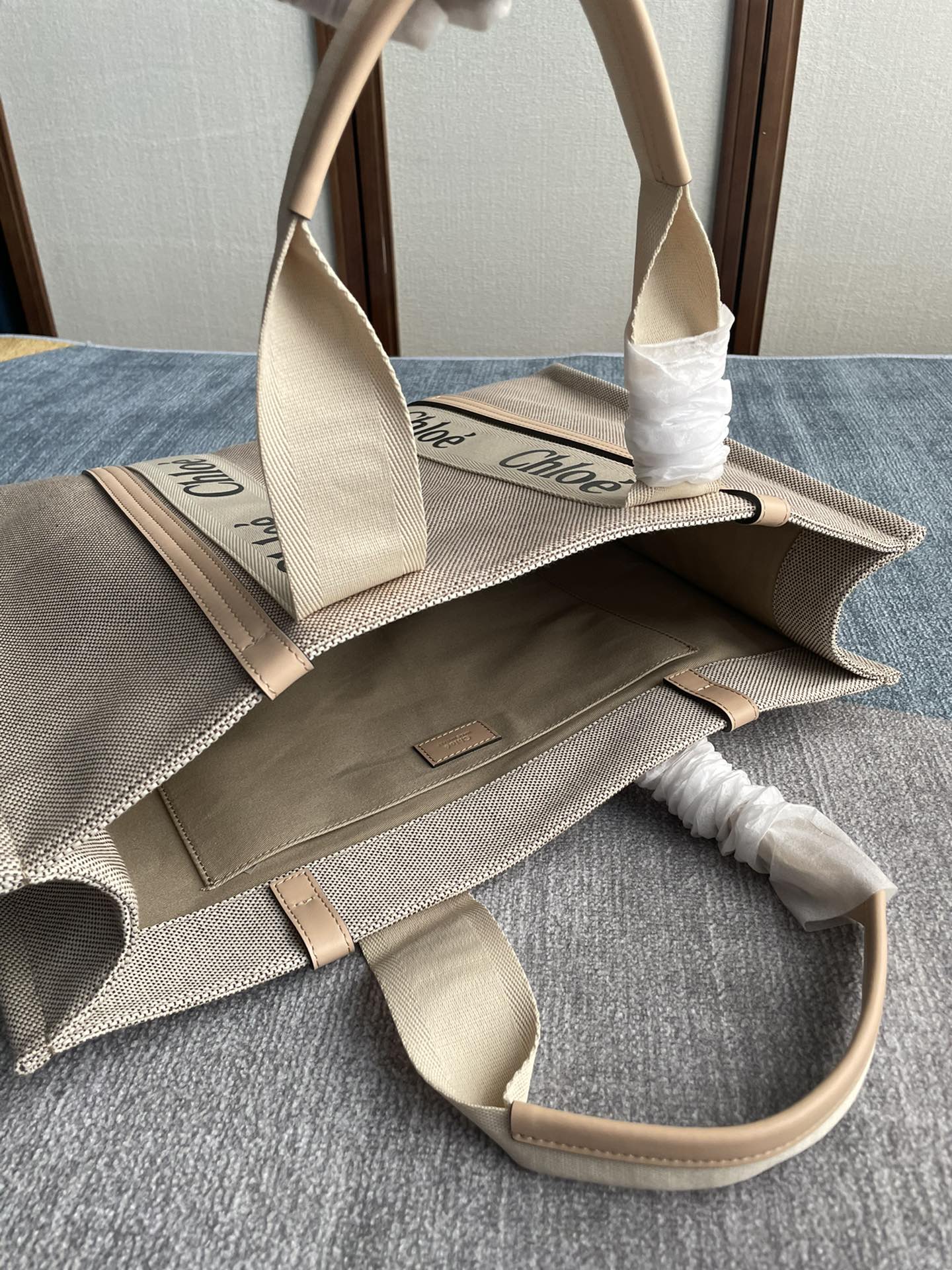 CHLOE LAGRE WOODY TOTE BAG 45 IN BEIGE LINEN CANVAS BLACK WEBBING LOGO EMBROIDER NUDE CALFSKIN