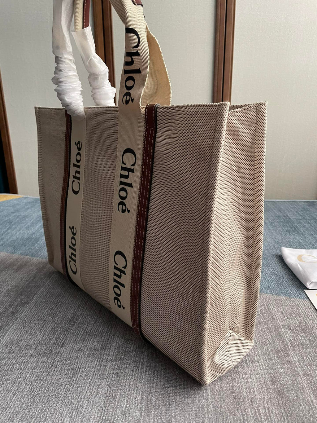 CHLOE LAGRE STRAP WOODY TOTE BAG 45 IN BEIGE LINEN CANVAS BLACK WEBBING LOGO EMBROIDER BROWN CALFSKIN
