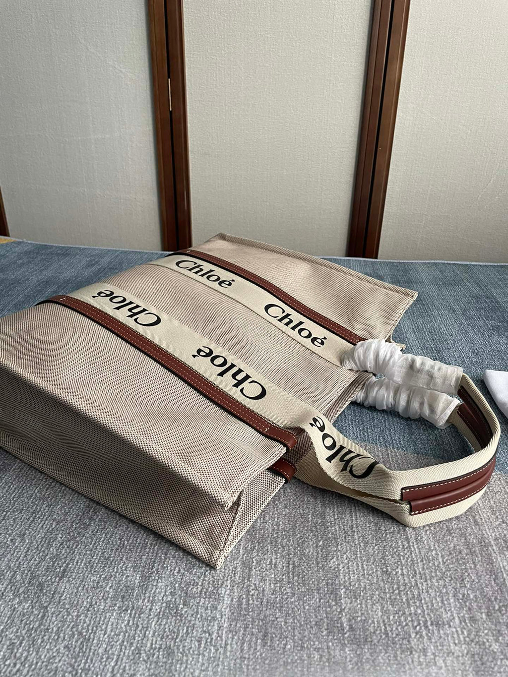 CHLOE LAGRE STRAP WOODY TOTE BAG 45 IN BEIGE LINEN CANVAS BLACK WEBBING LOGO EMBROIDER BROWN CALFSKIN