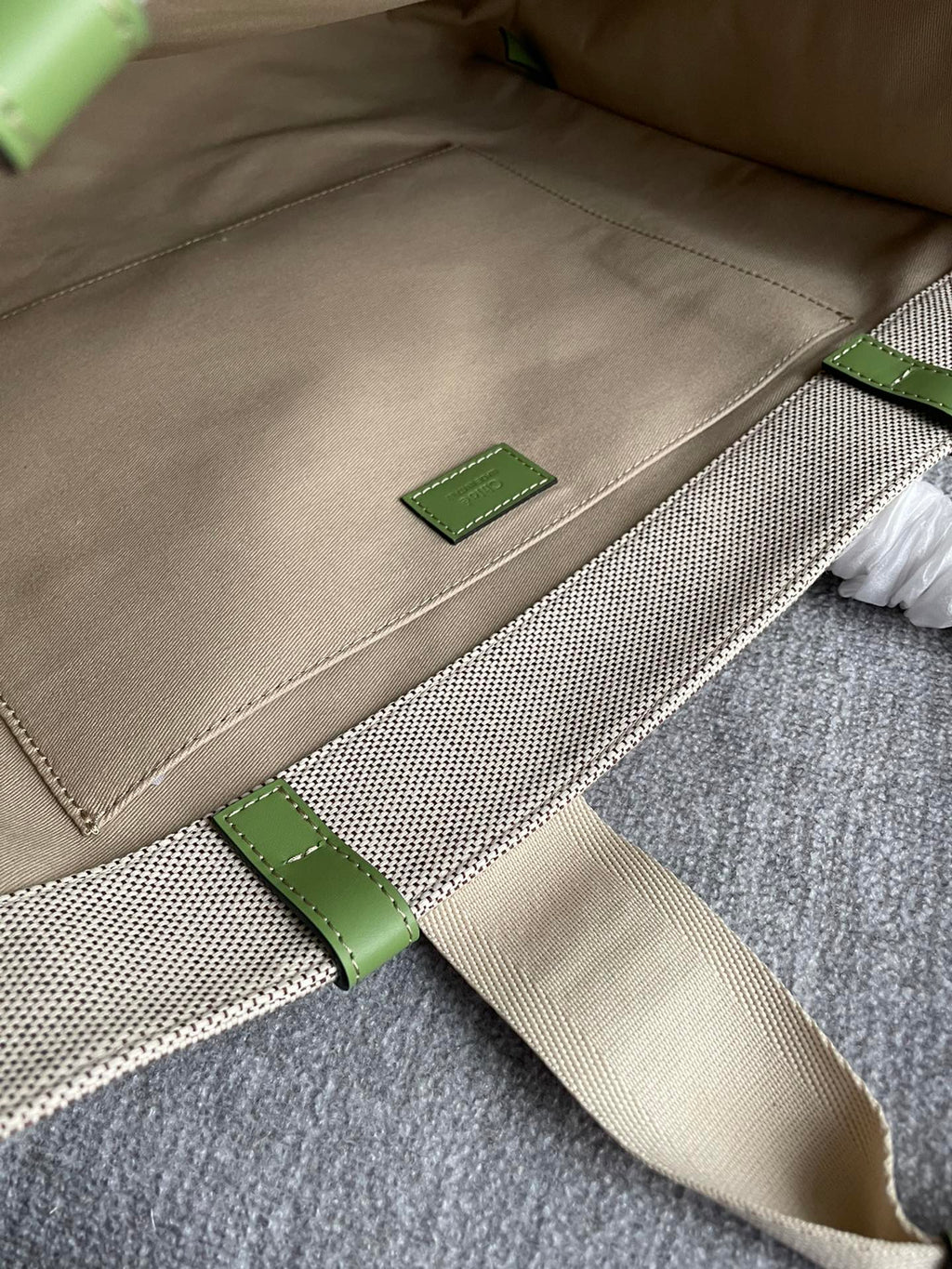 CHLOE LAGRE WOODY TOTE BAG 45 IN BEIGE LINEN CANVAS BLACK WEBBING LOGO EMBROIDER GREEN CALFSKIN