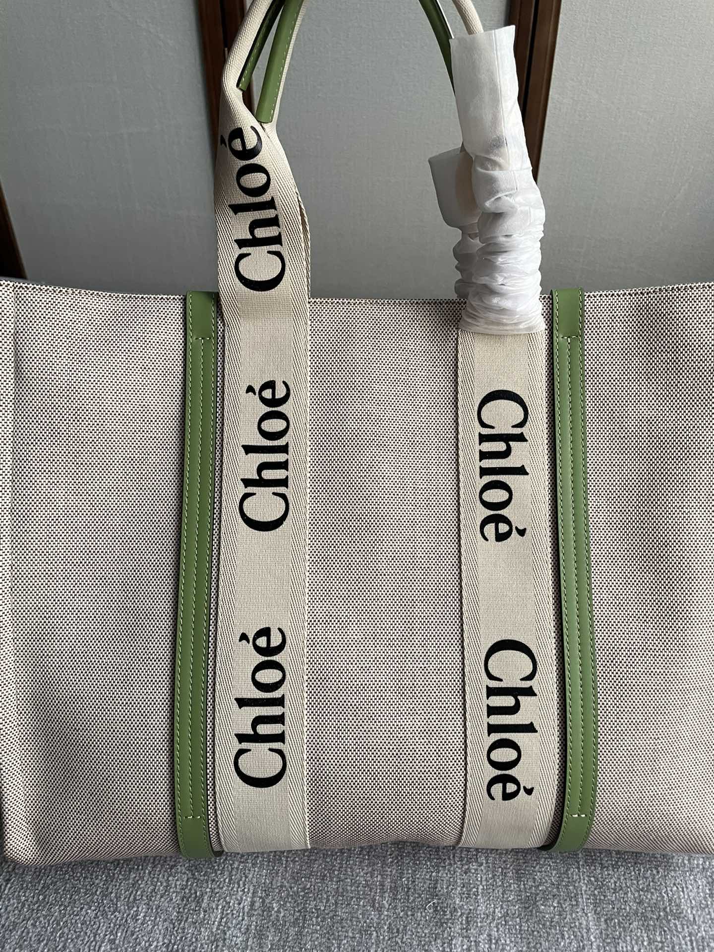 CHLOE LAGRE WOODY TOTE BAG 45 IN BEIGE LINEN CANVAS BLACK WEBBING LOGO EMBROIDER GREEN CALFSKIN